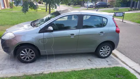 FIAT Palio 5P Attractive usado (2015) color Gris precio $10.000.000