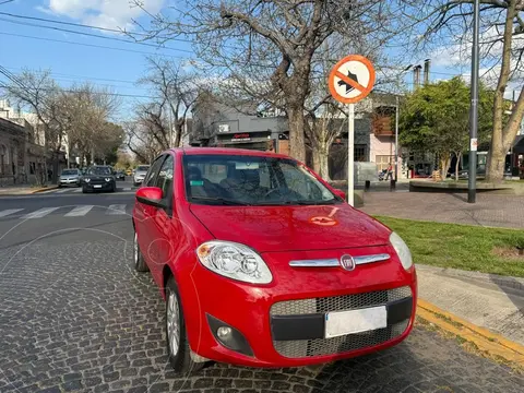 FIAT Palio 5P Attractive usado (2017) color Rojo Alpine financiado en cuotas(anticipo $500.000)