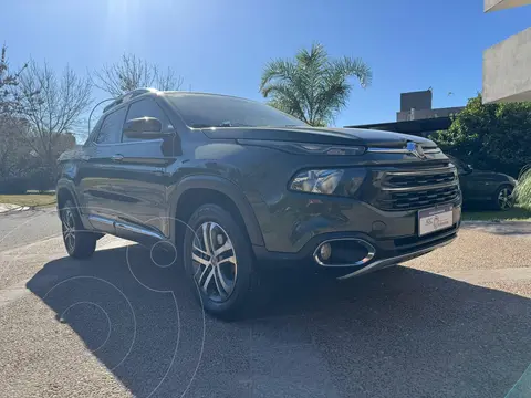 FIAT Toro 2.0 TDi Volcano 4x4 CD Aut Pack Premium usado (2017) color Verde Oscuro precio $24.000.000