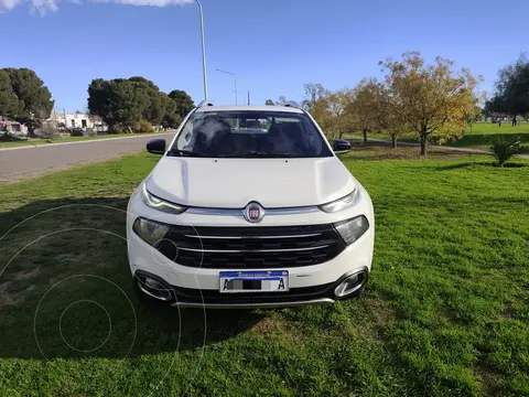 FIAT Toro 2.0 Volcano 4x4 CD Diesel Aut usado (2017) color Blanco precio $24.000.000