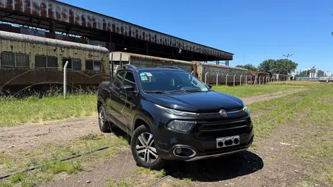 FIAT Toro 2.0 TDi Freedom 4x4 CD Aut Pack Seguridad usado (2017) color Negro precio $18.000.000