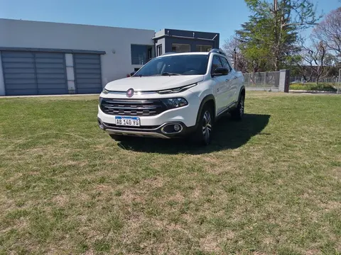 FIAT Toro TORO 2.0TDI VOLCANO  4X4 AT usado (2017) color Blanco precio $26.500.000