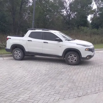FIAT Toro 2.0 TDi Freedom 4x2 CD usado (2016) color Blanco precio $18.000.000