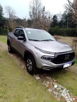 FIAT Toro 2.0 TDi Volcano 4x4 CD Aut usado (2022) color Gris Claro precio $15.000.000