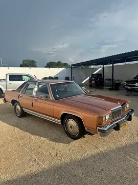 Ford Crown Victoria Police Interceptor usado (1981) color Oro precio $220,000