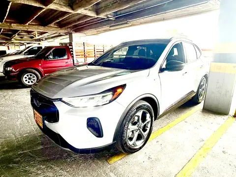Ford Escape Hibrida ST-Line 4x2 usado (2025) color Plata precio $160.000.000