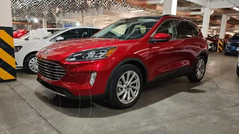 Ford Escape Hibrida Titanium usado (2022) color Rojo precio $498,000