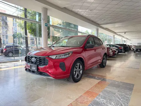 Ford Escape Hibrida ST Line usado (2023) color Rojo financiado en mensualidades(enganche $161,116 mensualidades desde $17,145)