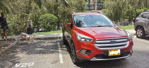 Ford Escape  2.0L Titanium 4x4 usado (2018) color Rojo Rubi precio $69.000.000