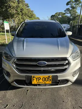 Ford Escape  Titanium 4x4 usado (2019) color Gris precio $72.000.000