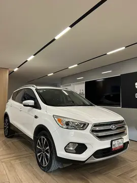 Ford Escape Titanium usado (2017) color Blanco precio $259,888