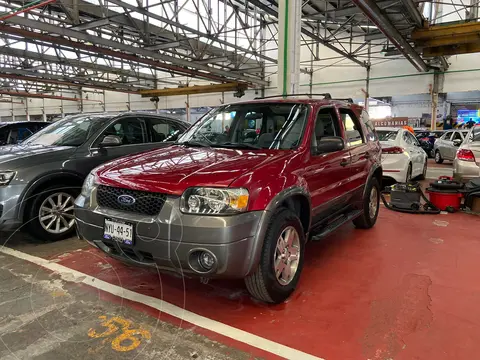 Ford Escape SE usado (2005) color Rojo Rubi precio $119,800