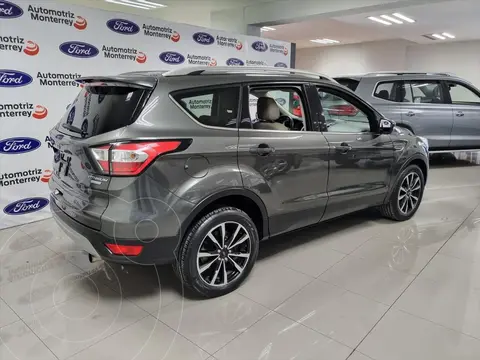 Ford Escape Titanium usado (2017) color Gris precio $310,000