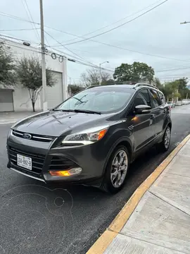 Ford Escape Titanium EcoBoost usado (2015) color Gris Nocturno precio $225,000