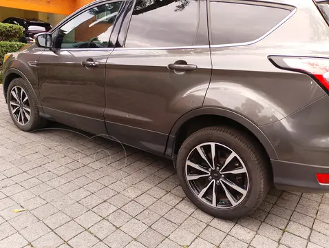 Ford Escape Titanium EcoBoost usado (2017) color Gris precio $200,000