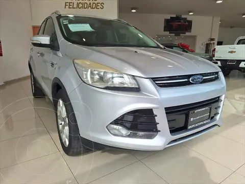 foto Ford Escape Titanium usado (2016) color plateado precio $265,000
