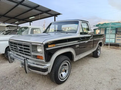 Ford F-150 XL 4x2 5.0L Cabina Regular usado (1985) color Negro Profundo precio $180,000