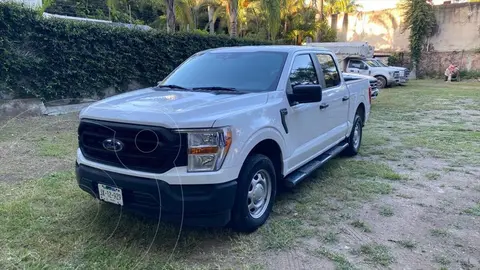 Ford F-150 XL Cabina Regular 4x2 V6 caja 8' usado (2021) color Blanco precio $698,000