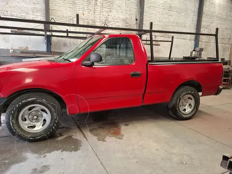 Ford F-250 XL 4.6L V8 4x4 usado (2001) color Rojo precio $110,000