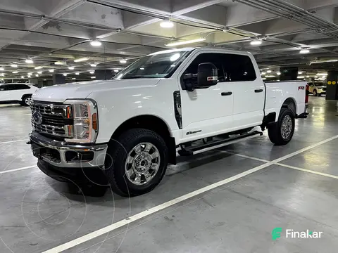 Ford F-250 XLT usado (2024) color Blanco precio $1,100,000