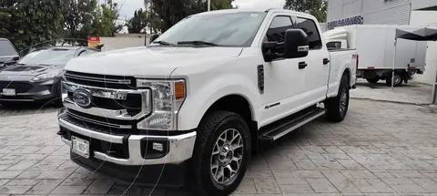 Ford F-250 XLT usado (2022) color Blanco Oxford financiado en mensualidades(enganche $303,768 mensualidades desde $25,036)