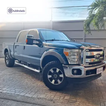 Ford F-250 6.2L Doble Cabina 4x4 usado (2013) color Azul Medianoche precio u$s25.000