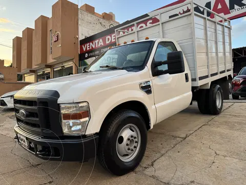 Ford F-350 XL 5.4L Chasis usado (2009) color Blanco Oxford precio $279,999