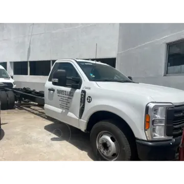 Ford F-350 XL usado (2023) color Blanco precio $650,000