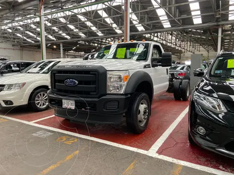 Ford F-450 XL 6.8L Aut usado (2015) color Blanco financiado en mensualidades(enganche $128,000 mensualidades desde $18,750)