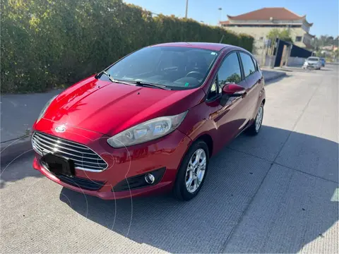 Ford Fiesta Hatchback SE usado (2015) color Rojo Rubi precio u$s3,600