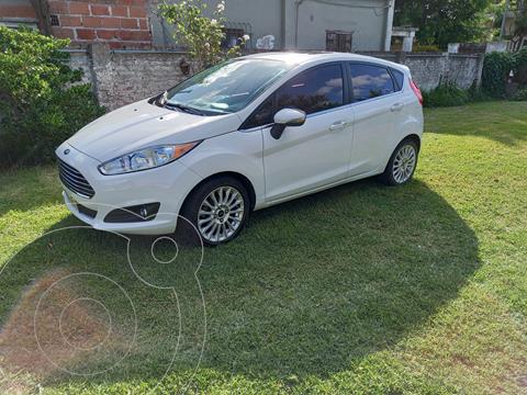 Ford Fiesta Kinetic Sedan Titanium usado (2013) color Blanco precio $1.400.000