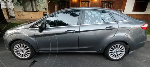 Ford Fiesta Kinetic Sedan Titanium usado (2014) color Gris precio u$s8.500