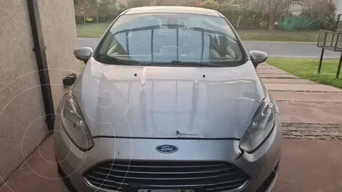 Ford Fiesta Kinetic Sedan Titanium usado (2013) color Plata precio $7.000.000