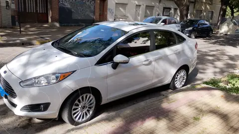 Ford Fiesta Kinetic Sedan Titanium usado (2017) color Blanco precio $14.700.000
