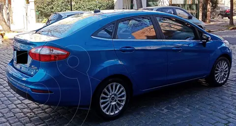 Ford Fiesta Kinetic Titanium Powershift usado (2016) color Celeste precio u$s12.500