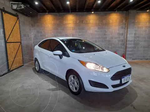 Ford Fiesta Kinetic Sedan S Plus usado (2014) color Blanco Oxford precio $14.300.000