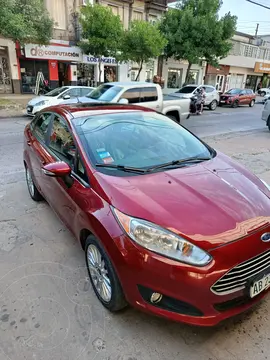 Ford Fiesta Kinetic Sedan SE Plus usado (2017) color Rojo Rubi precio $16.500.000