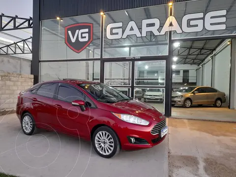 Ford Fiesta Kinetic Sedan SE Plus usado (2017) color Rojo Rubi precio $19.000.000