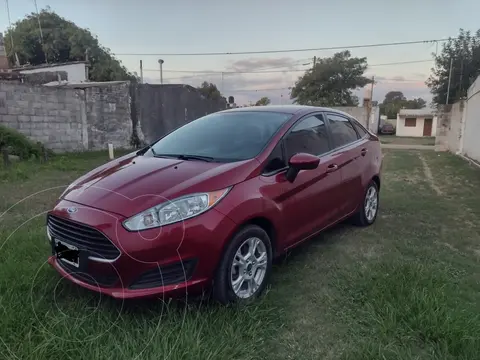 Ford Fiesta Kinetic Sedan S Plus usado (2014) color Rojo Rubi precio u$s11.200