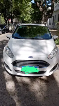 Ford Fiesta Kinetic Sedan Titanium usado (2017) color Blanco precio $18.000.000