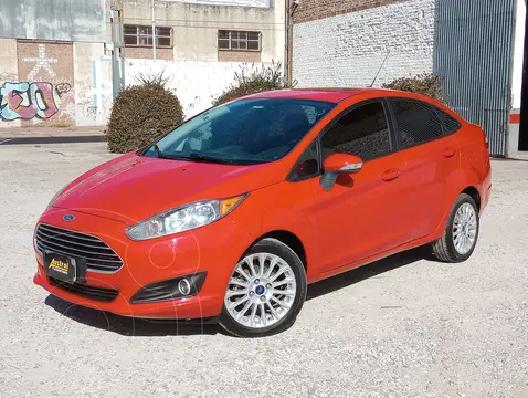 Ford Fiesta Kinetic Sedan SE Plus usado (2014) color Rojo Sport financiado en cuotas(anticipo $2.200.000)