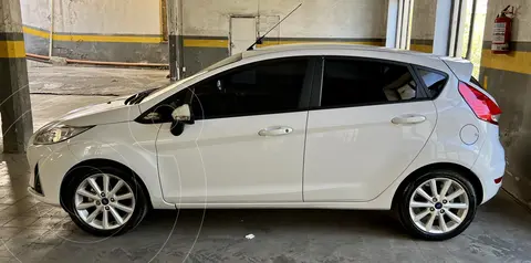 Ford Fiesta Kinetic SE Plus Powershift usado (2018) color Blanco Oxford precio $16.000.000