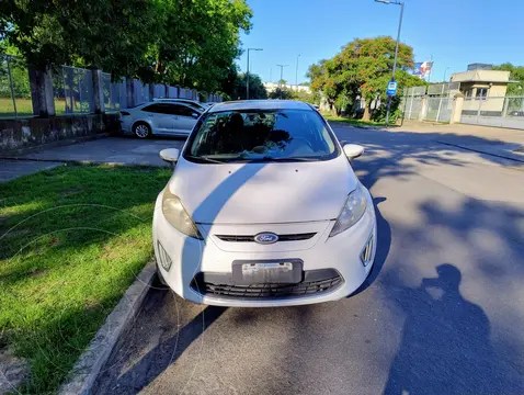 Ford Fiesta Kinetic Titanium usado (2012) color Blanco precio u$s8.500