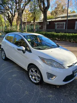 Ford Fiesta Kinetic Titanium usado (2012) color Blanco precio $12.125.000