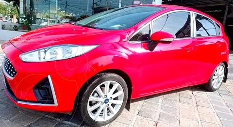 foto Ford Fiesta Kinetic SE usado (2019) color Rojo Rubí precio $4.900.000