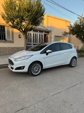 Ford Fiesta Kinetic SE Plus usado (2016) color Blanco precio $16.800.000