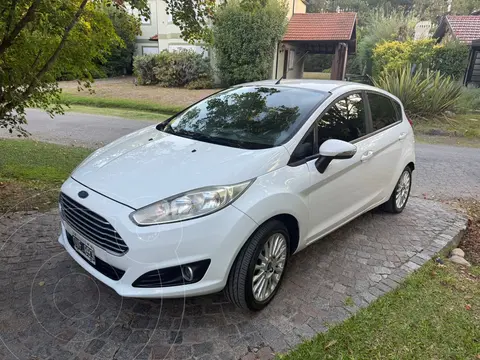 Ford Fiesta Kinetic SE usado (2015) color Blanco precio $17.400.000