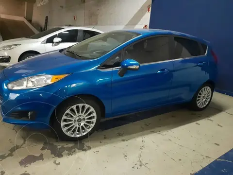 Ford Fiesta Kinetic Titanium usado (2015) color Azul Mediterraneo precio $3.250.000