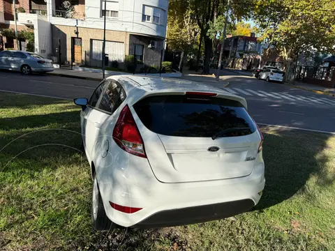 Ford Fiesta Kinetic SE Plus usado (2014) color Blanco Oxford precio u$s11.500