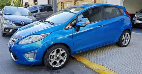 Ford Fiesta Kinetic Titanium usado (2013) color Azul Brillante precio u$s12.000